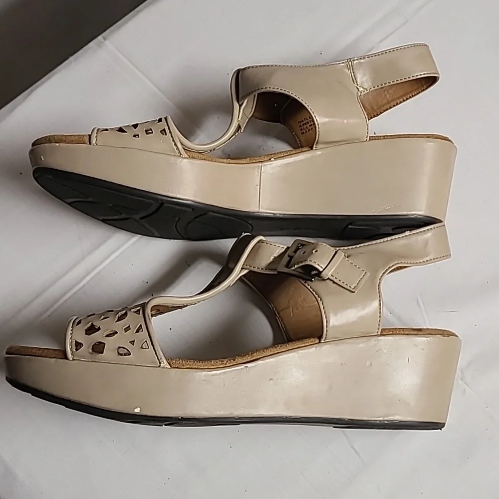 Eyeletted Boho T-strap Buckle Wedge Sandals Beige Natural Soul Naturalizer 9M - Picture 15 of 15